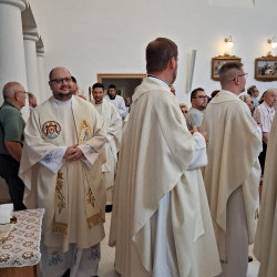 Fotoalbum Posviacka oltára a obnoveného kostola v Rajhrade 